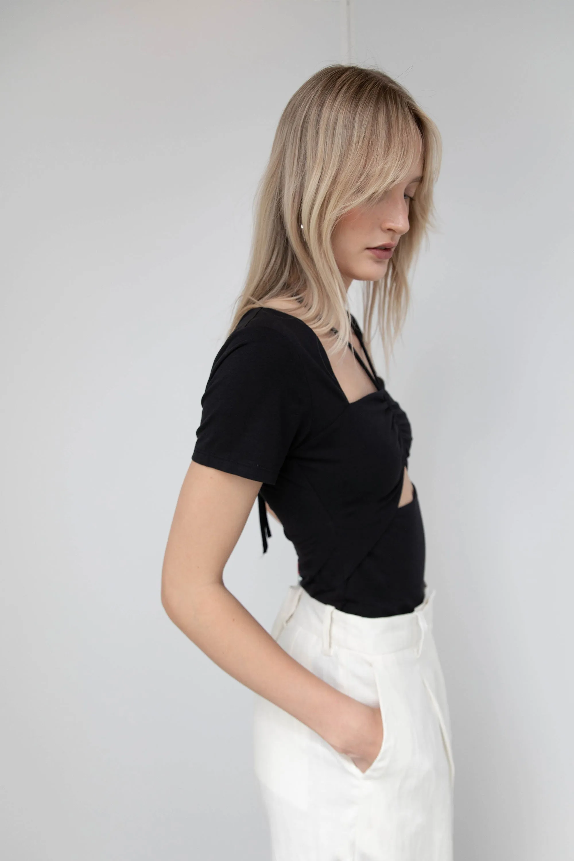 HALTER NECK CUTOUT TEE